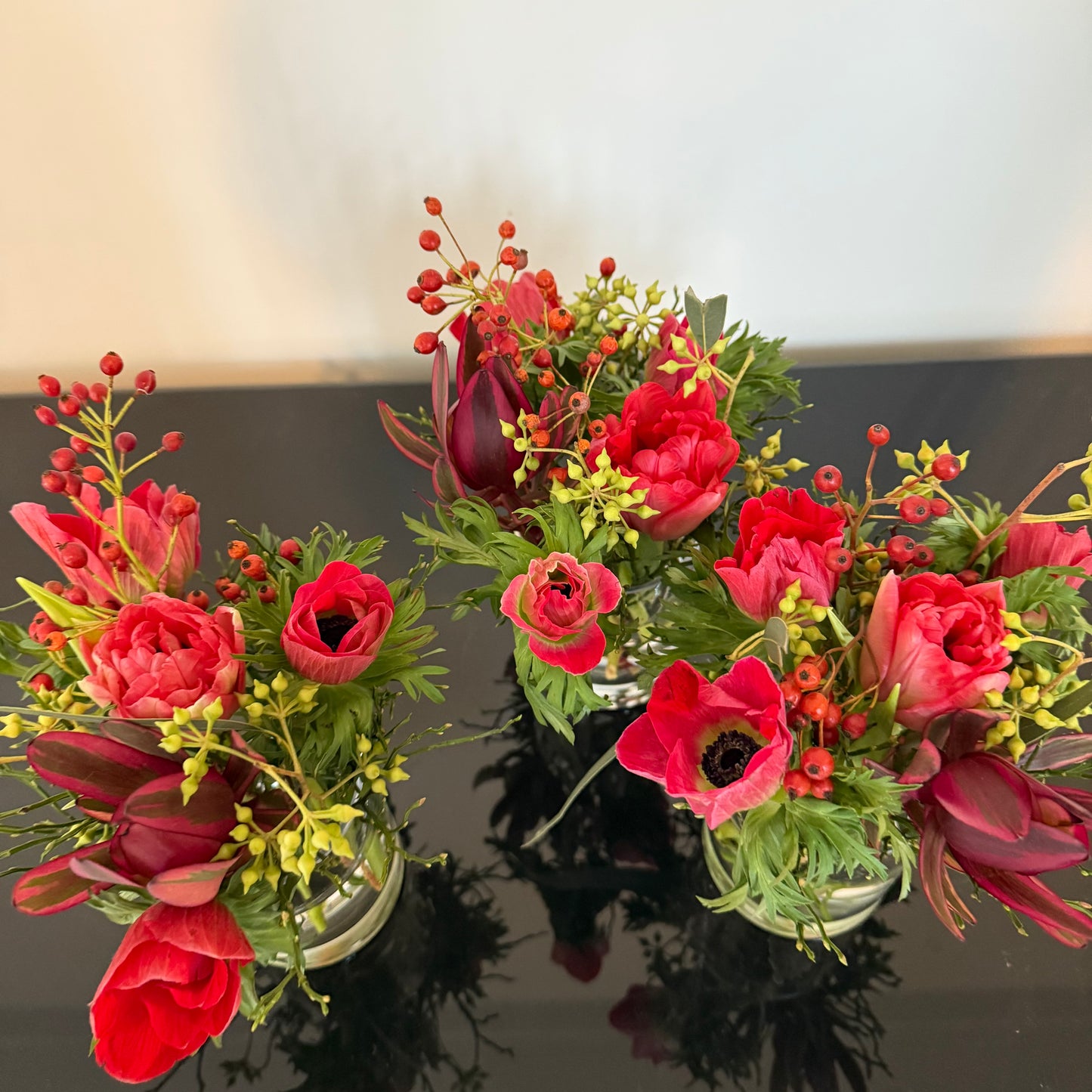 Snijbloemen in vaasjes